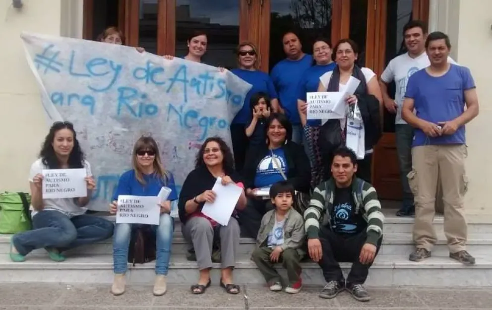 Padres de personas con autismo le enviarán una carta a Arabela Carreras
