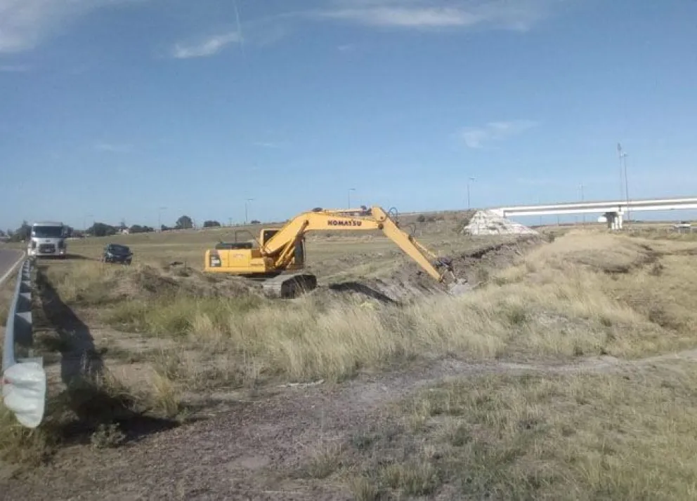 Trabajos de limpieza para garantizar el funcionamiento de la red pluvial