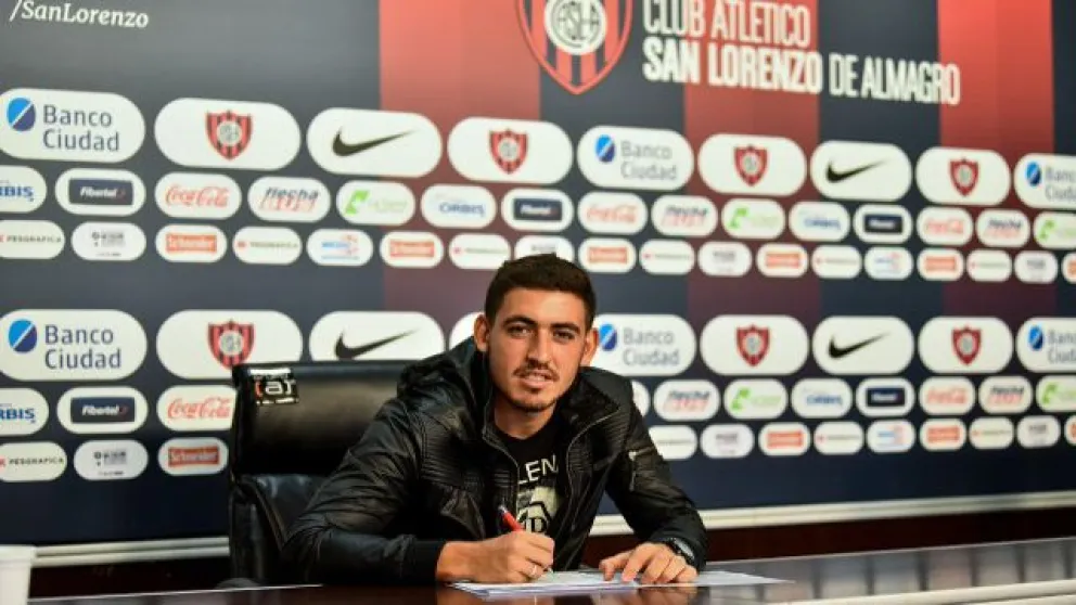 Vivanco firmó su primer contrato profesional con San Lorenzo