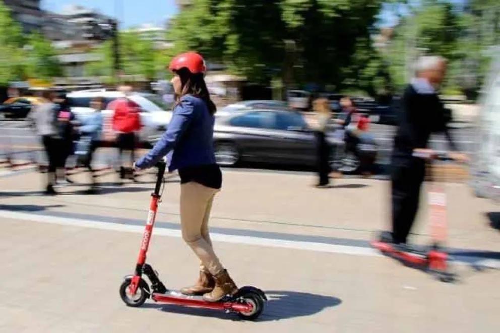 Scooters: el transporte popular que podría desaparecer