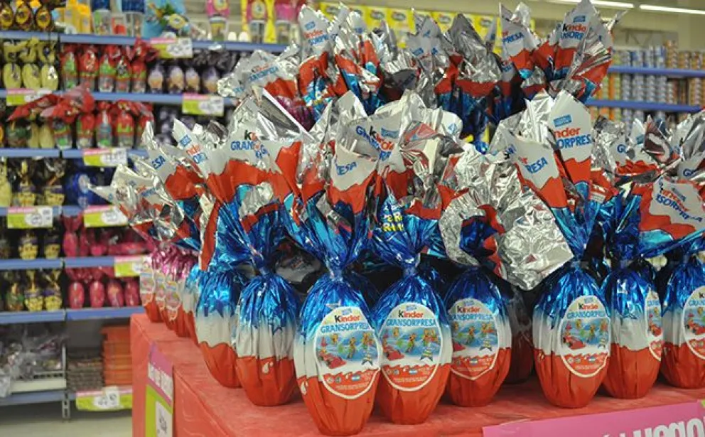 A romper el chanchito para los huevos de Pascua