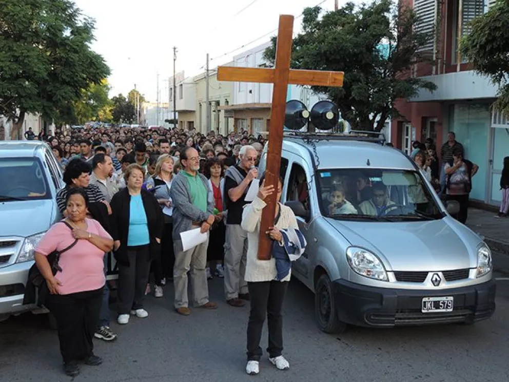 Hoy se espera un multitudinario Vía Crucis en Viedma y en Patagones