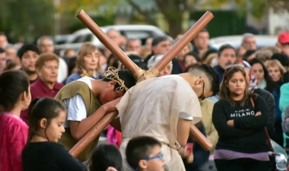Cristianos rememoraron el martirio de Cristo en el Vía Crucis hace más de dos mil años
