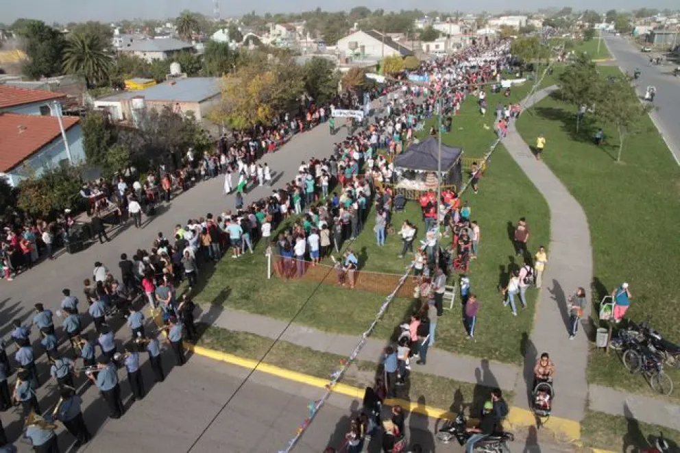 Se realiza el desfile en conmemoración del aniversario de la Comarca Viedma Patagones