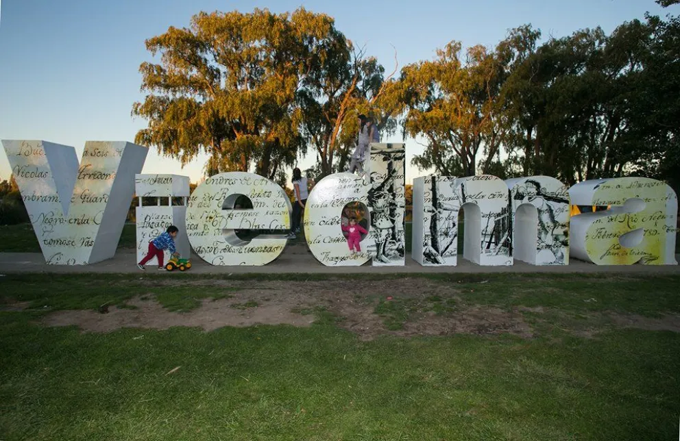 El cartel de Viedma se llenó de notas históricas