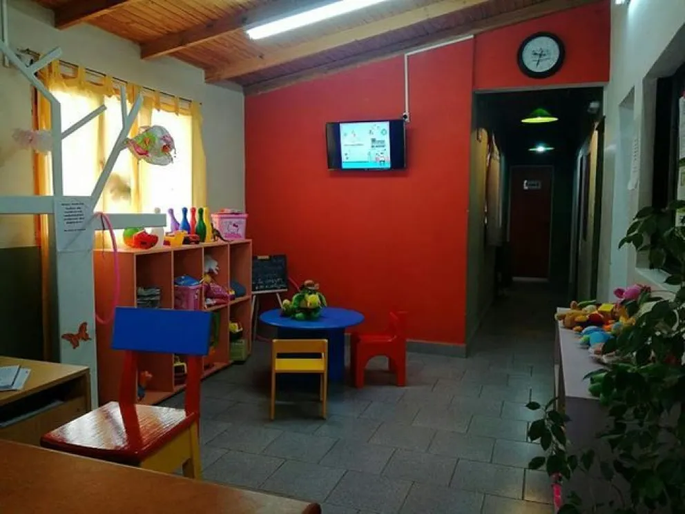 Donaron un LCD a la Comisaría de la Familia