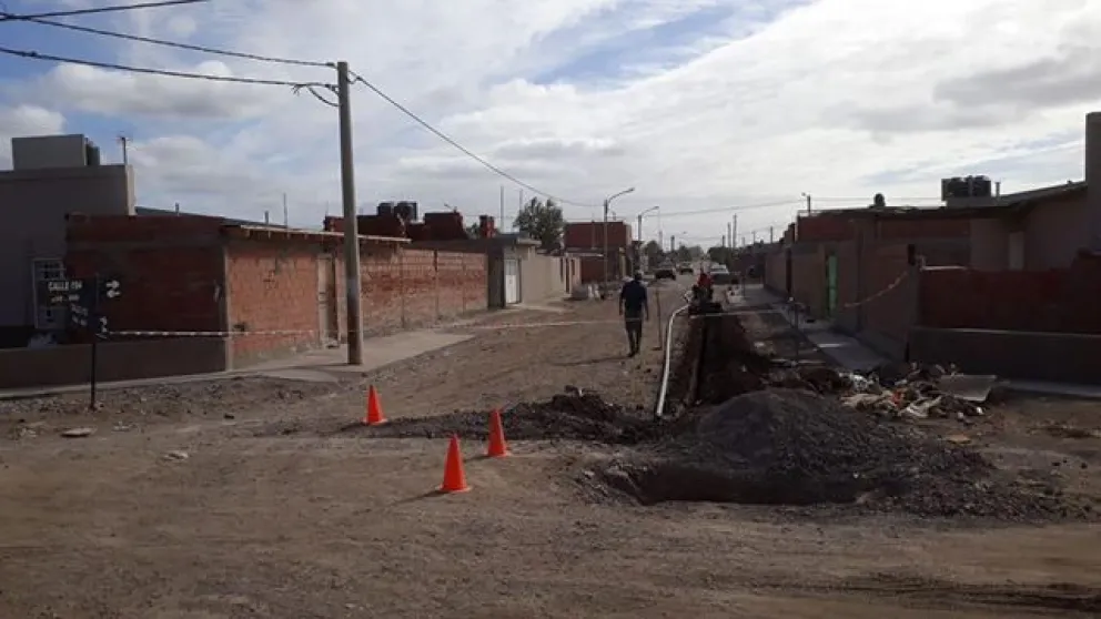Avanza la red de agua potable en un sector del barrio Álvarez Guerrero