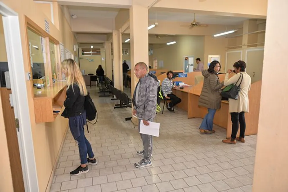 Los municipales cobran de modo adelantado
