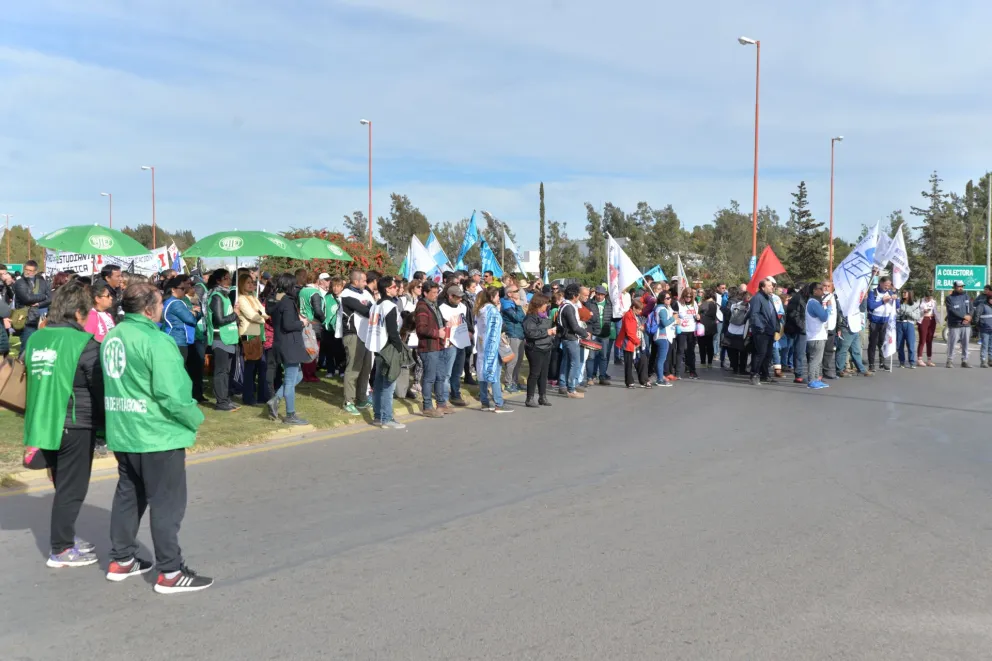 Manifestación en Viedma por el paro