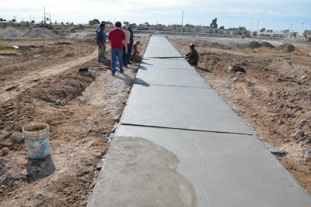 Avanza la construcción de plazas en 30 de Marzo y 22 de Abril