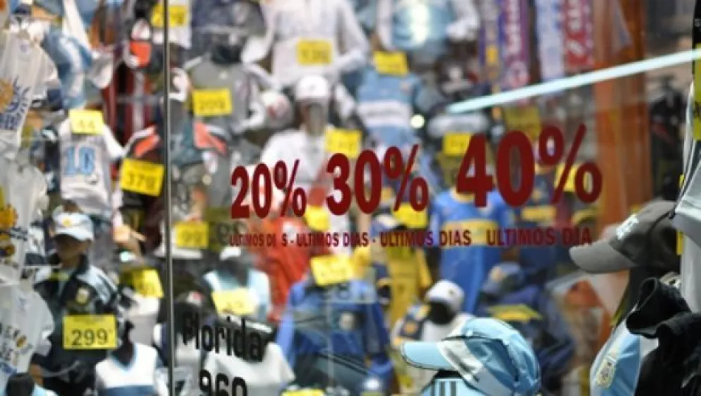 Las ventas minoristas cayeron 13,4% en abril