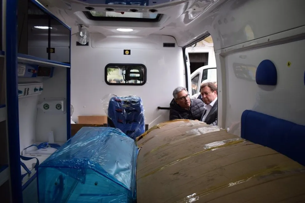 Weretilneck entregó las ambulancias y valoró su plan de salud