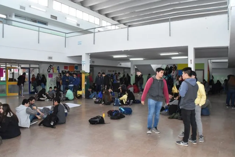 Volvieron los problemas a la Escuela 141