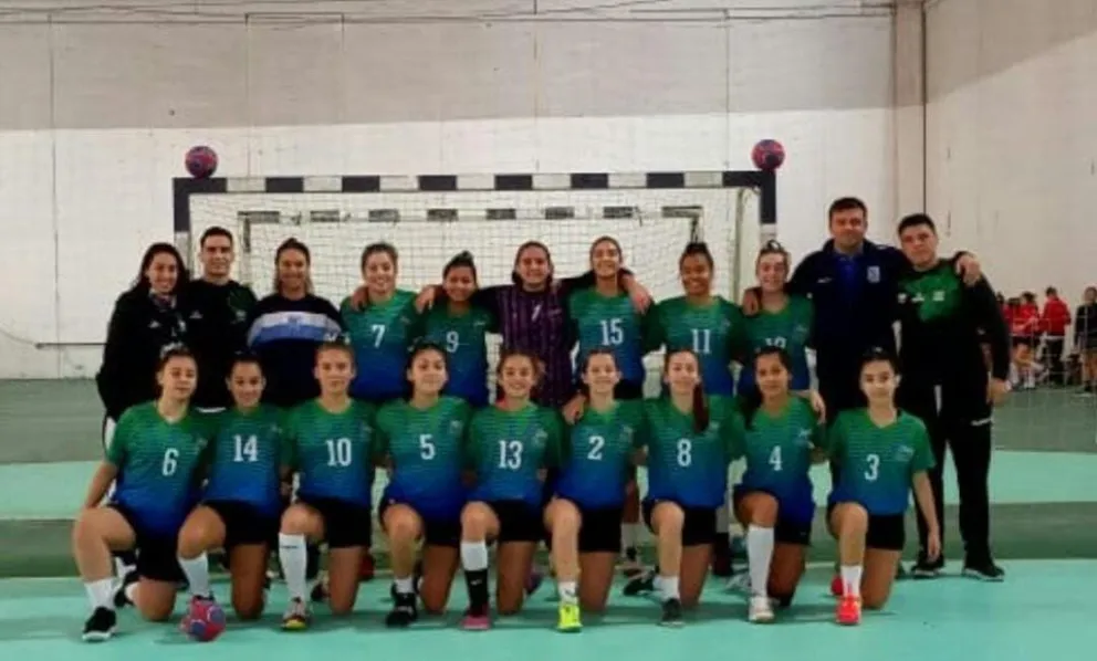 Las chicas en el podio y los chicos mantuvieron plaza