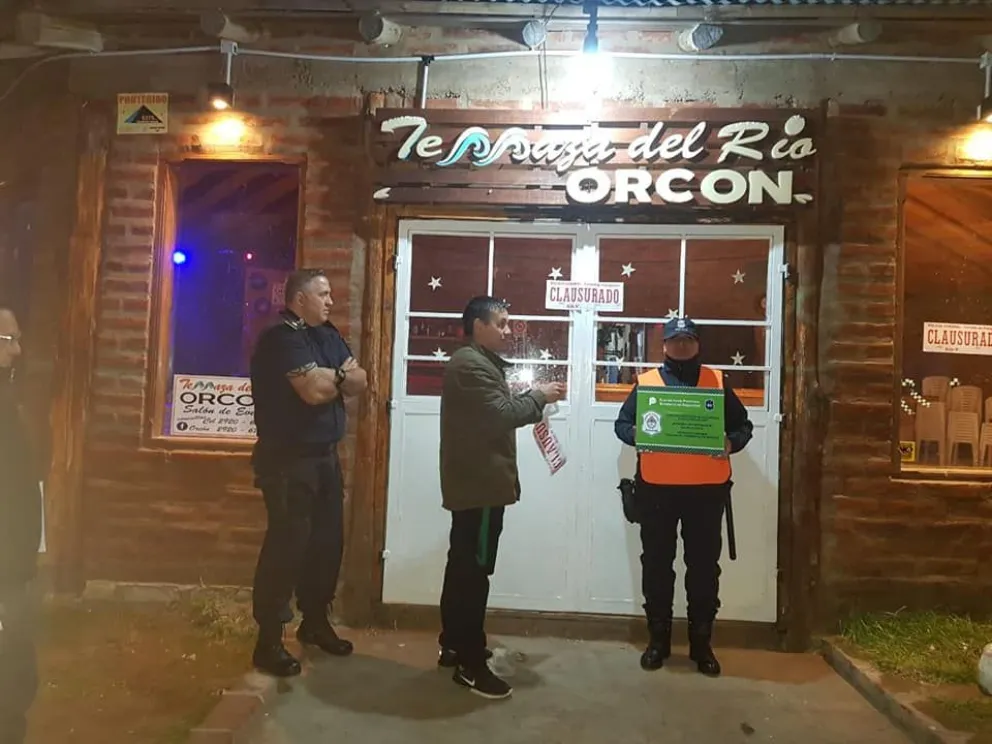 Clausuraron un local de eventos por falta de habilitación y venta de alcohol a menores