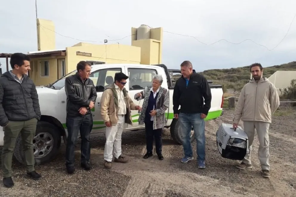 Entregan camioneta para los guardas ambientales de Punta Bermeja