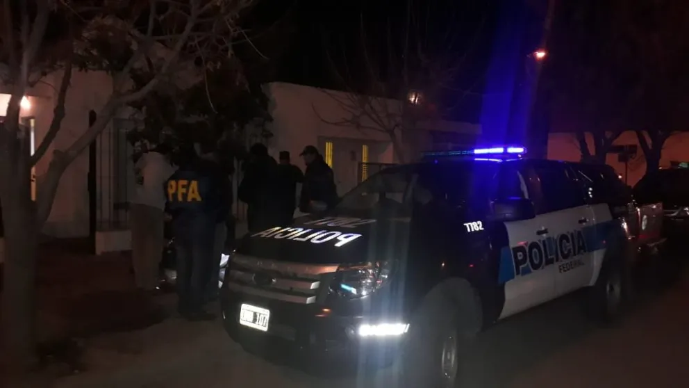 Detuvieron a dos personas por tenencia de marihuana