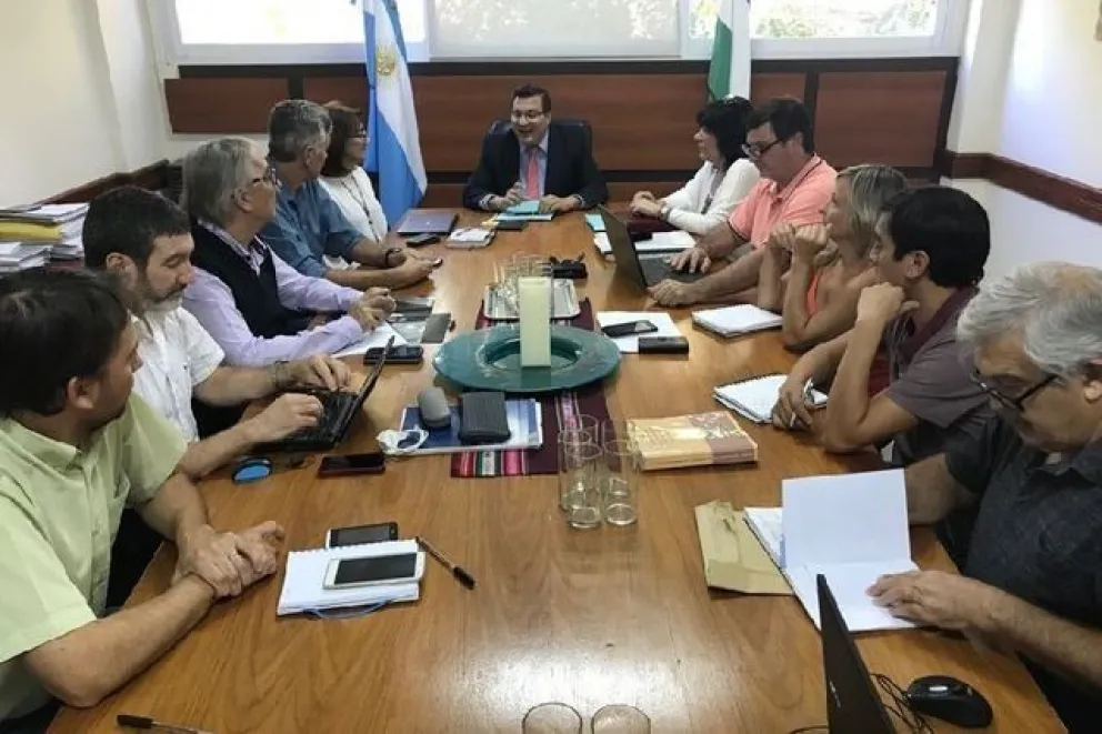 UnTER y gobierno discuten salarios