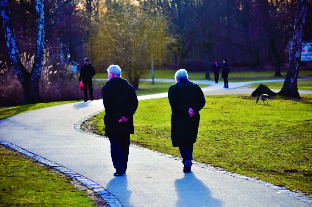 Adultos mayores: cómo prevenir y recuperarse de caídas