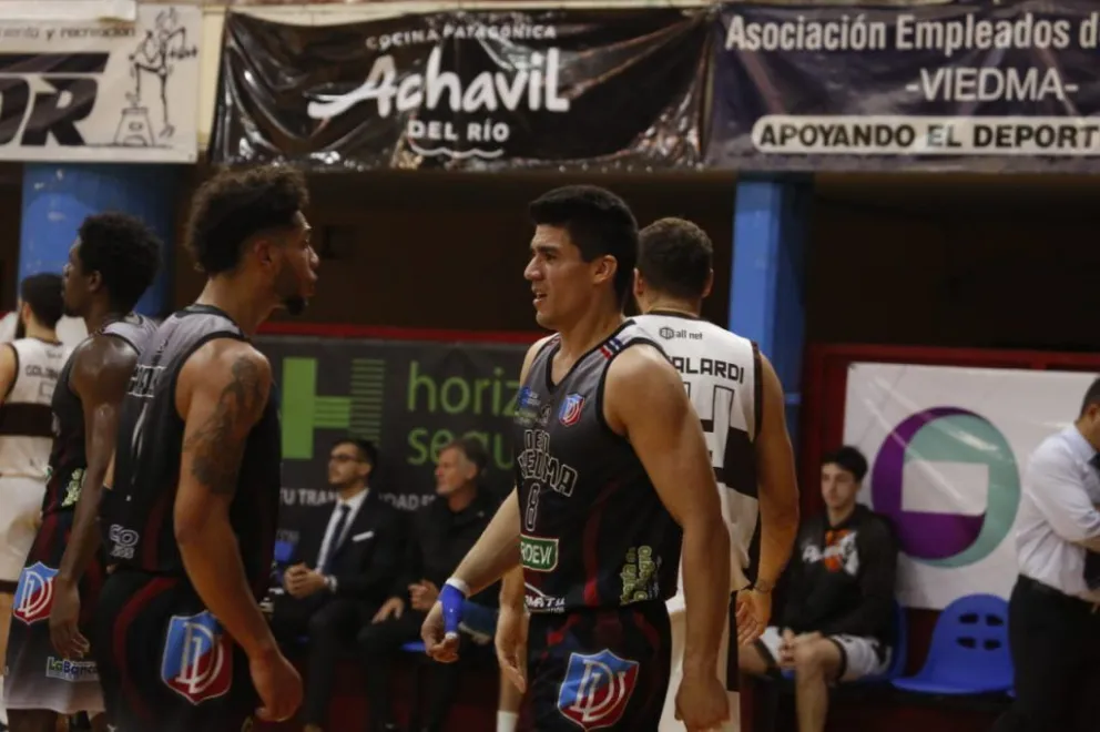 Deportivo Viedma se agrandó en casa