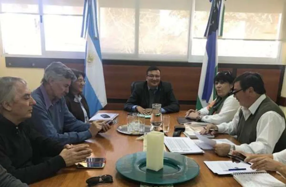 Gobierno y  UnTER  se vuelven a juntar en Junio por los salarios