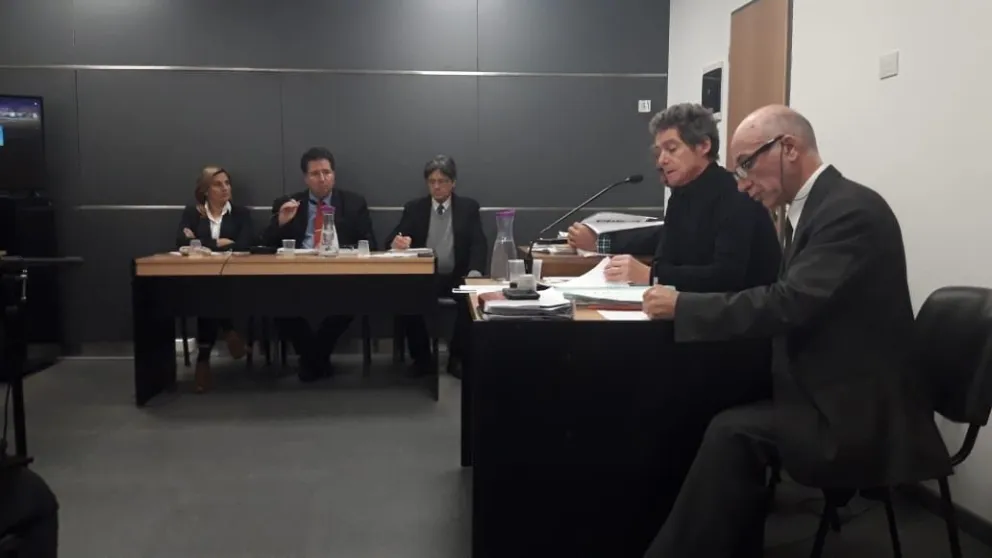 Tres años de prisión en suspenso para un docente abusador