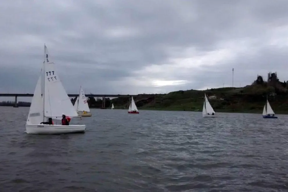 Disfrutá el río Negro navegándolo