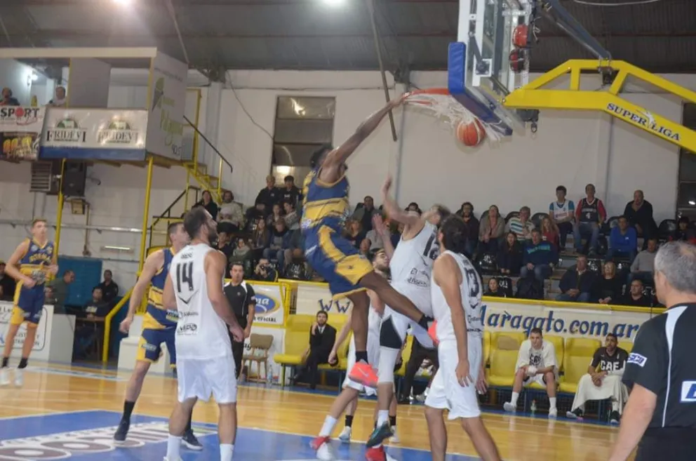 A uno de la final de conferencia