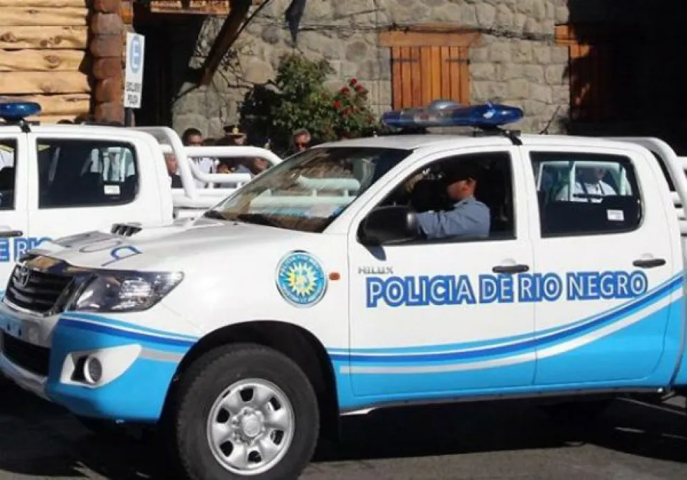 Mordieron y golpearon a un policía