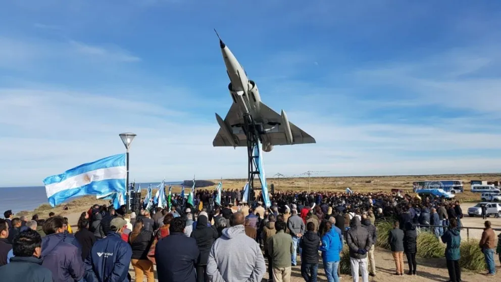 Emotivo acto en el Memorial