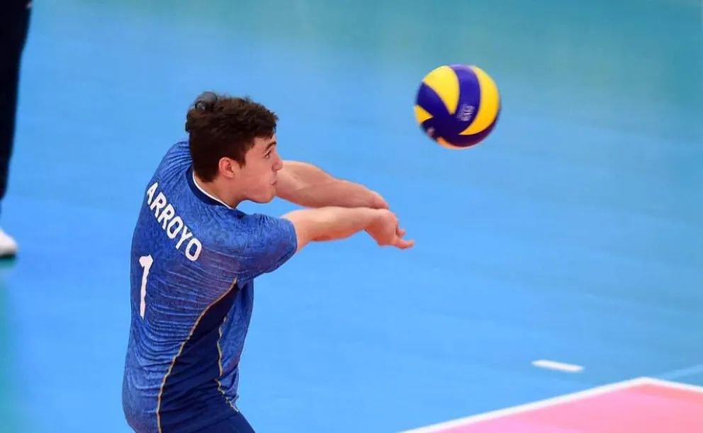 Arroyo concentrado con la selección