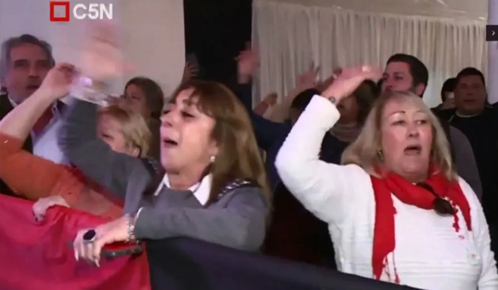 Un grupo de radicales insultó a Macri