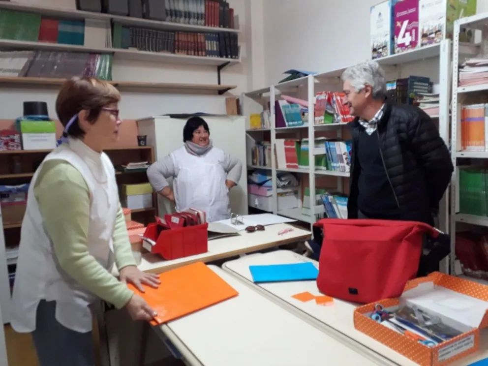 El intendente Zara visitó la Escuela Primaria Nº8
