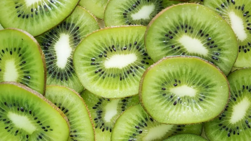 Kiwi: un aliado para combatir el estreñimiento