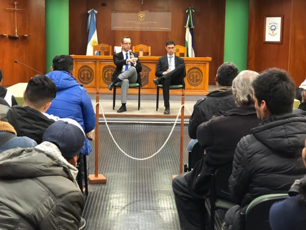 Intentan avanzar pacíficamente en casos de usurpaciones