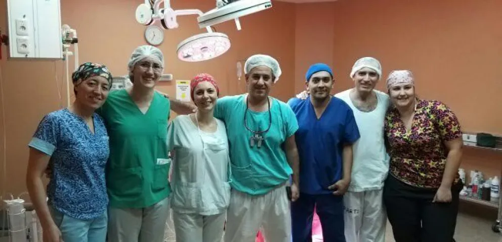 Una beba recuperará el movimiento de su mano gracias a una cirugía en Roca