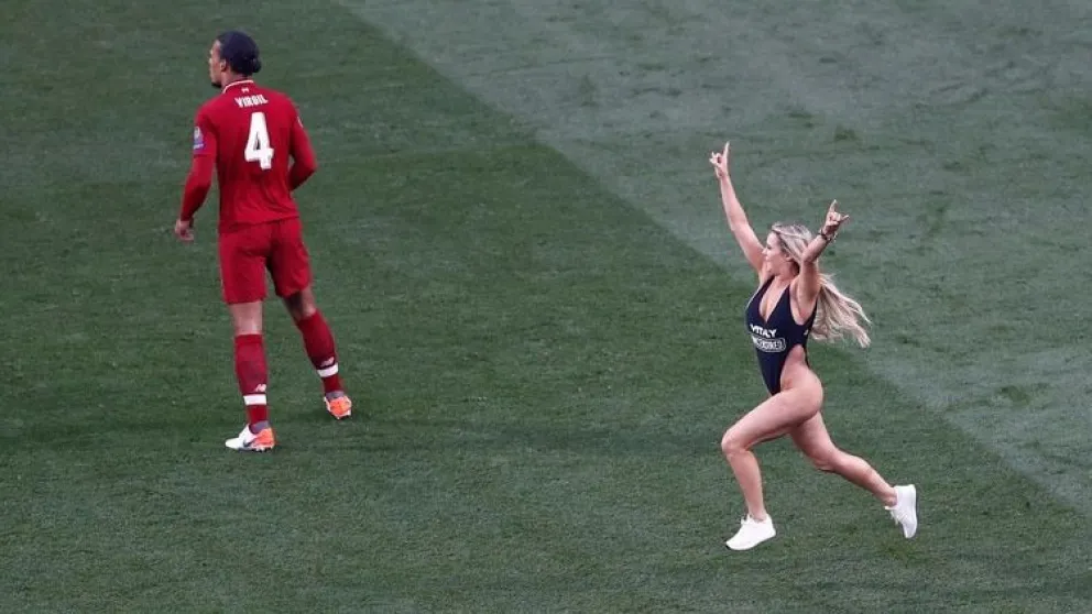 Quién y por qué invadió el campo de juego en la final