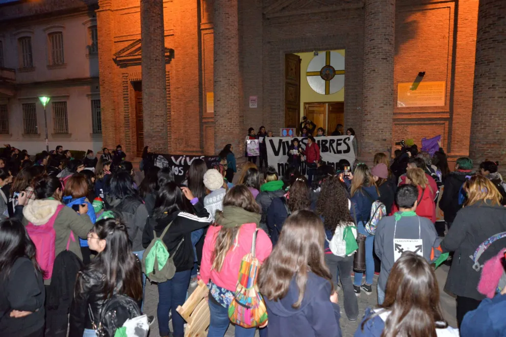 “Ni una menos” en Viedma, con renovados pedidos de justicia