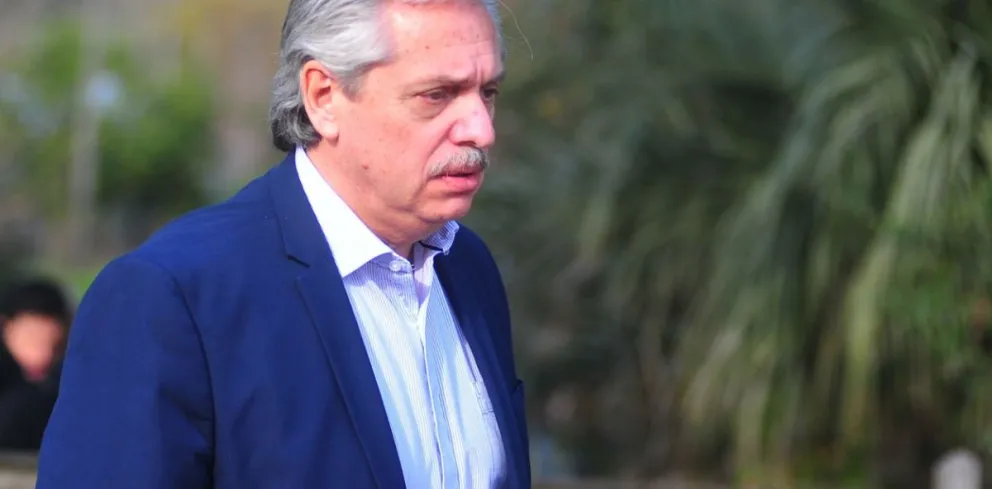 Alberto Fernández está internado en observación