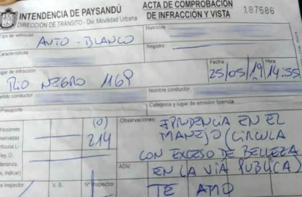 Multó a una mujer por "circular con exceso de belleza": fue sumariado