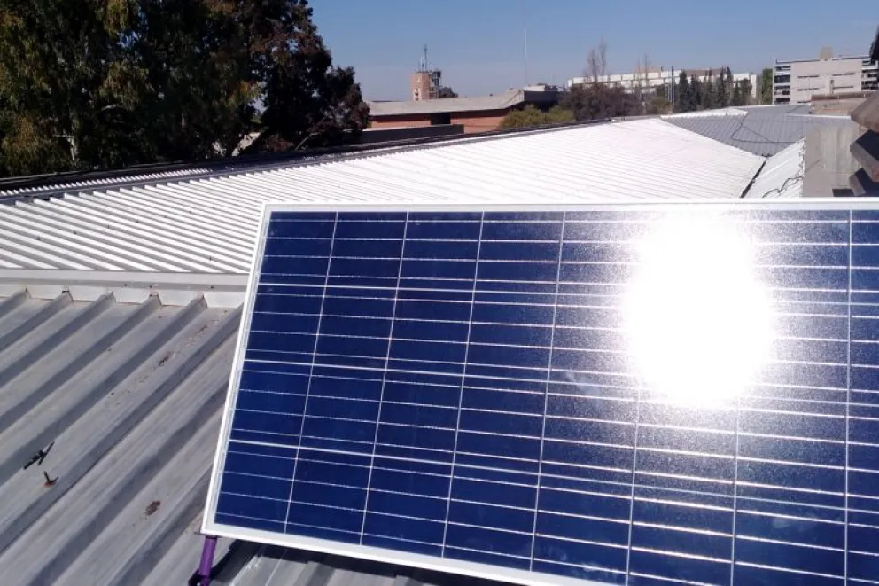Viedma contará con torres solares para calentar agua y cargar celulares