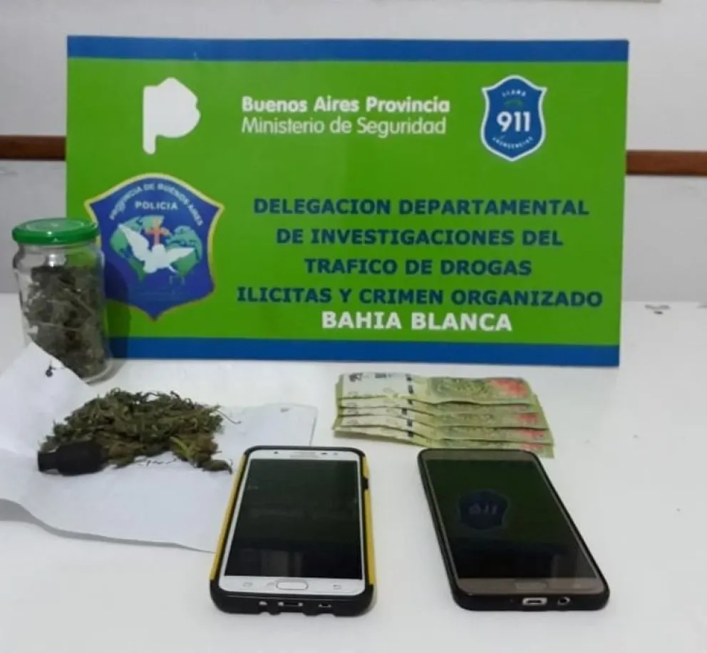 Aprehendidos comercializando droga en plaza Chacabuco