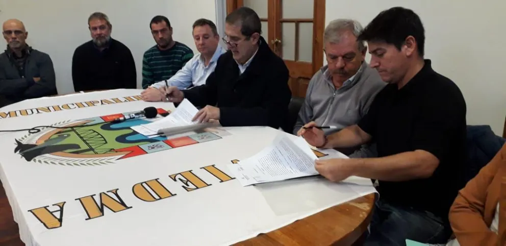 Se firmaron convenios para el desarrollo urbanístico del camino a El Cóndor