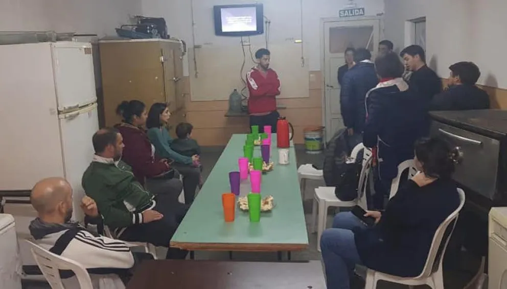 Charla informativa para los padres en Deportivo Patagones