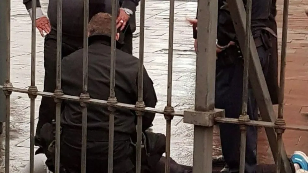 Detuvieron a un hombre que intentó meterse en la Casa Rosada