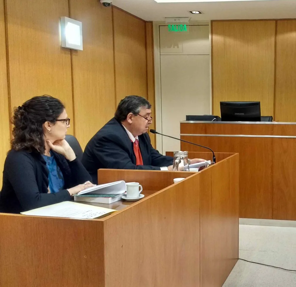 Apedrearon un patrullero y los condenaron a un año sin ver a su club