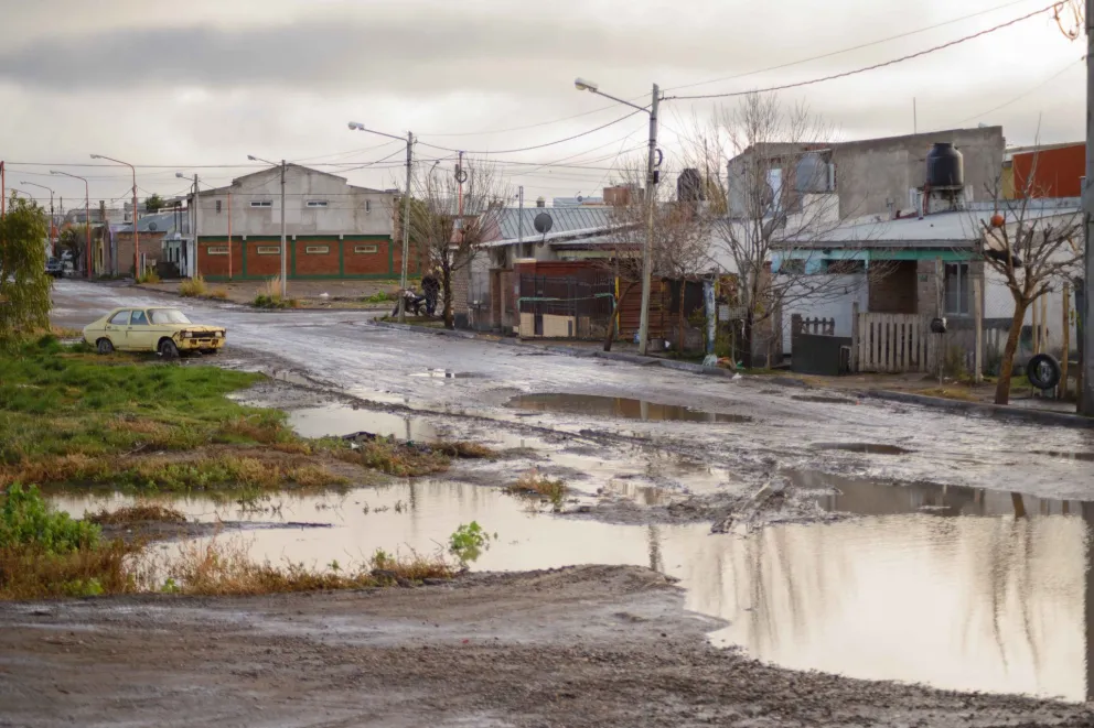 Continuará lloviendo hasta el martes y lo seguirán sufriendo los barrios periféricos