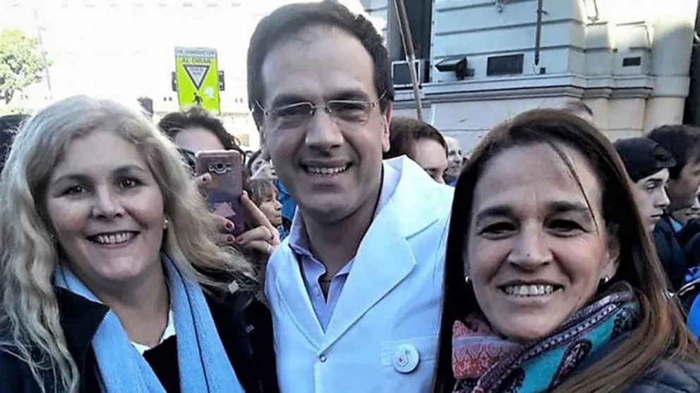 Polémica por la licencia al ginecólogo Rodríguez Lastra
