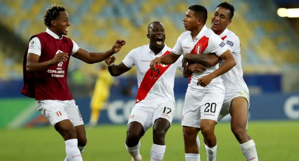 Perú quedó a un paso de cuartos