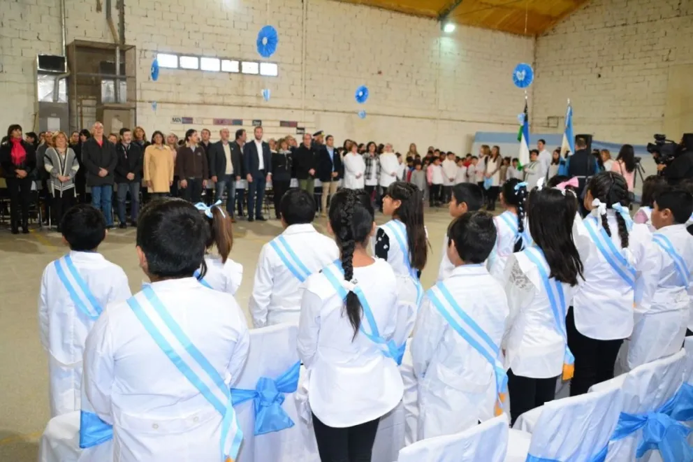Se realizó el acto por el Día de la Bandera en Escuela 276